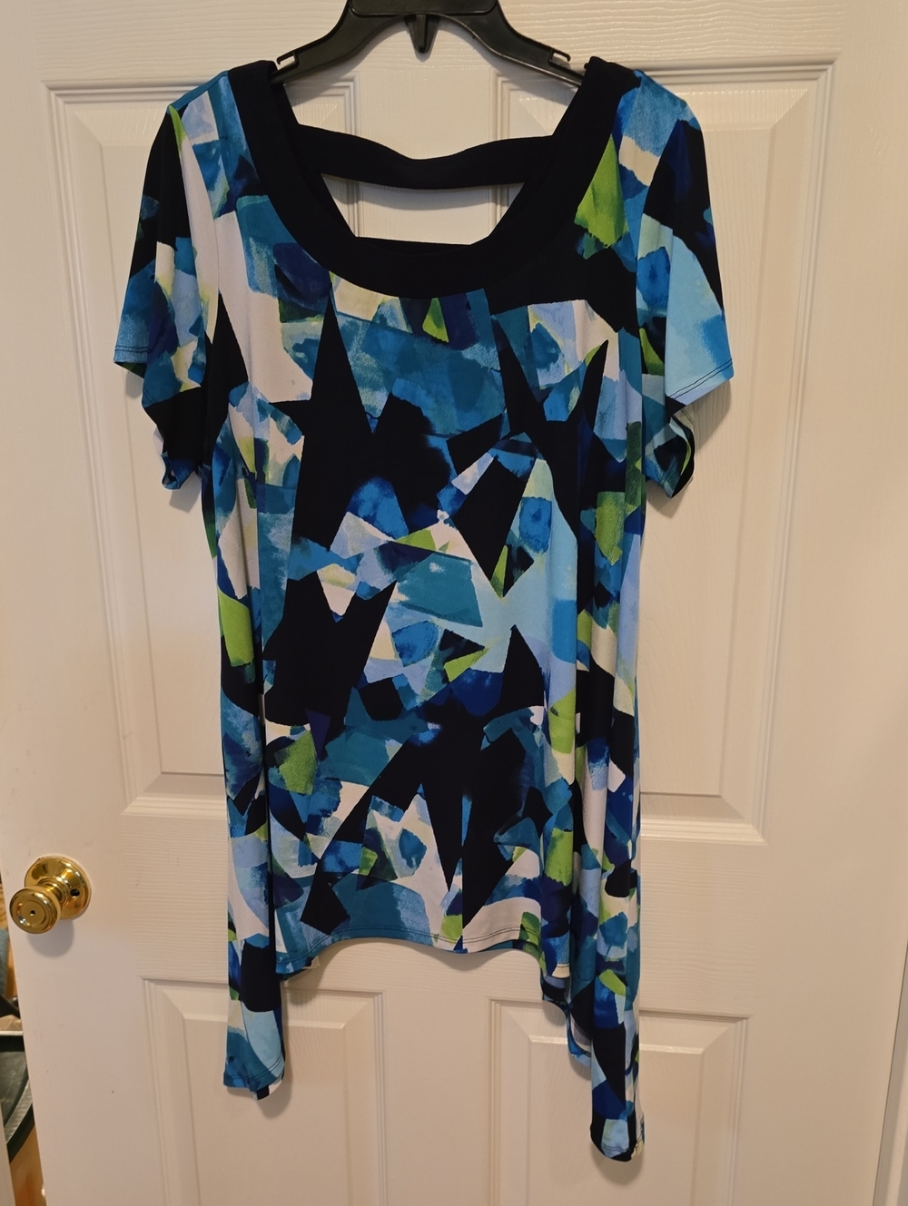 Avenue Abstract Scoop Neck Tunic in Blue, Green and Black